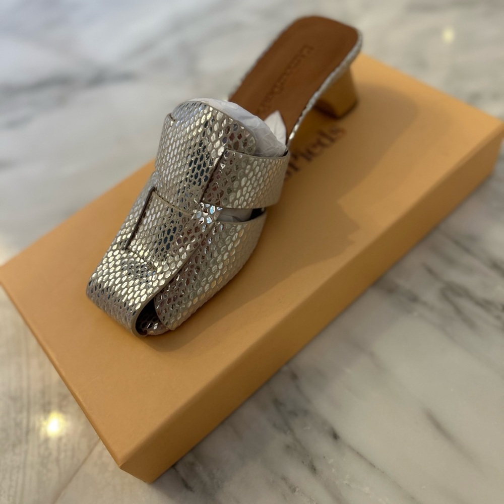 L’AmourDesPieds Wavan Leather Shoes Silver/Gold Size 7
